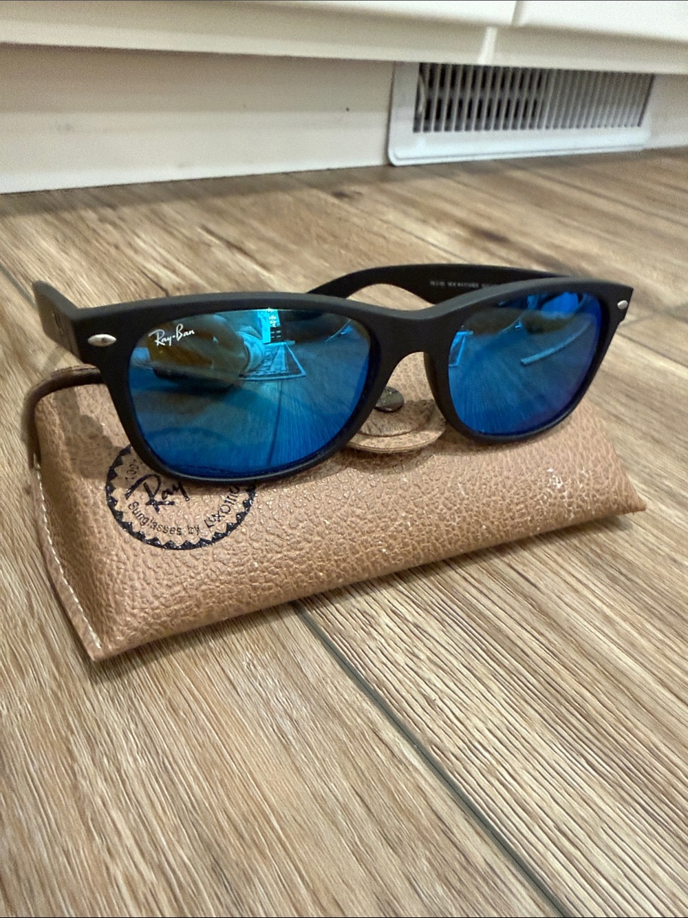 Ray-Ban RB2132 New Wayfarer Sunglasses 55mm Blue Flash Mirror Lens 622/17 UV